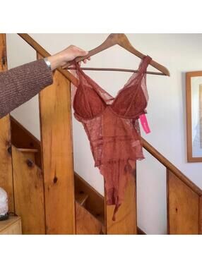 Rust orange lace bodysuit. love culture Size medium